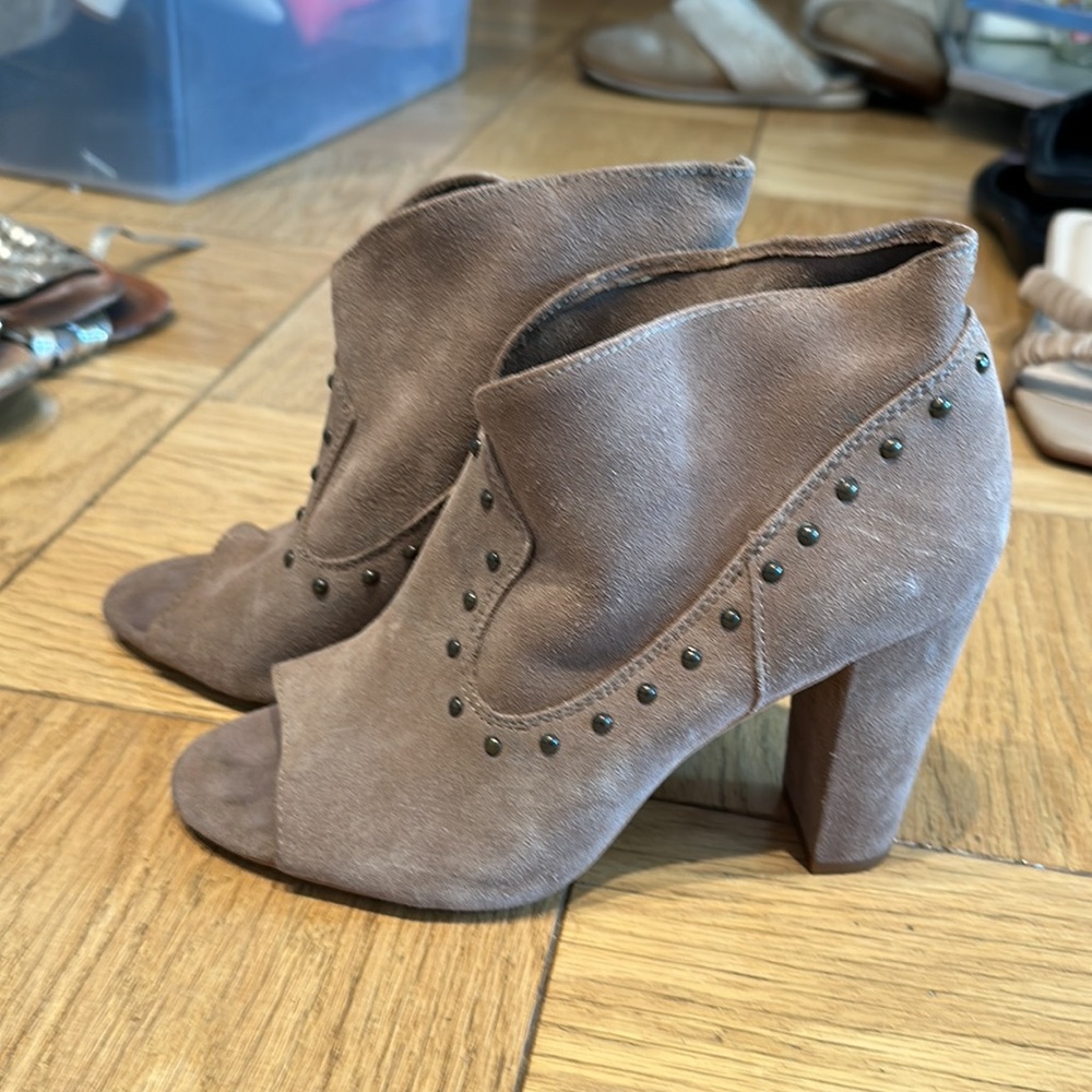 Vince Camuto Western style suede heel